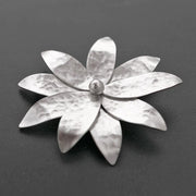 Handmade 925 sterling silver 'Daisy flower' brooch Emmanuela - handcrafted for you